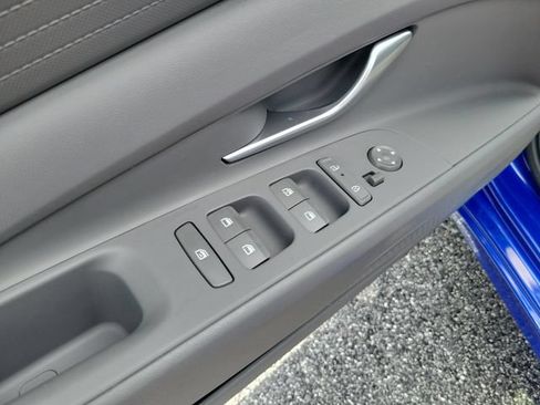 Used 2024 Hyundai Elantra SEL FWD image 9