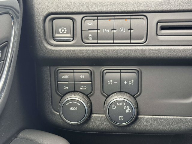 Used 2024 Chevrolet Suburban LT AWD/4WD image 33