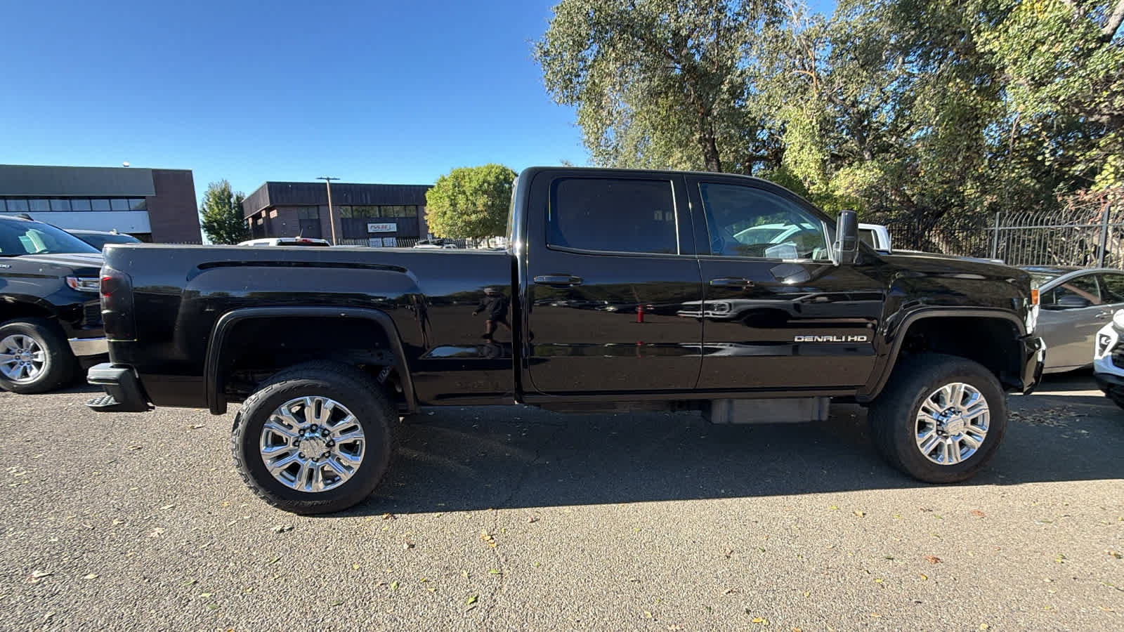 Used 2016 GMC Sierra 2500 Denali w/ Duramax Plus Package AWD/4WD image 4