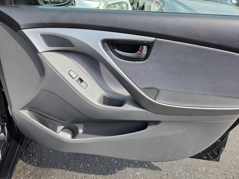 Used 2013 Hyundai Elantra GLS w/ Preferred Pkg FWD image 32