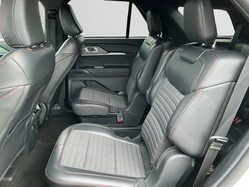 Used 2025 Ford Explorer ST-Line AWD/4WD image 13