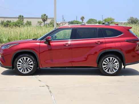 New 2026 Toyota Highlander Platinum AWD/4WD image 5