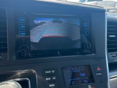 Used 2017 Toyota Sienna SE Premium FWD image 46