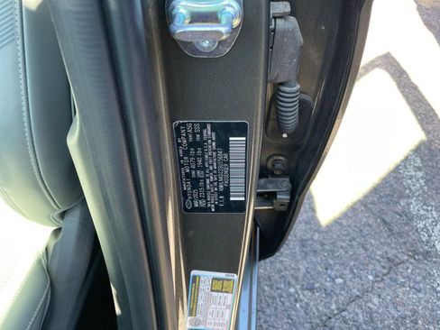 Used 2025 Hyundai Elantra Limited image 32