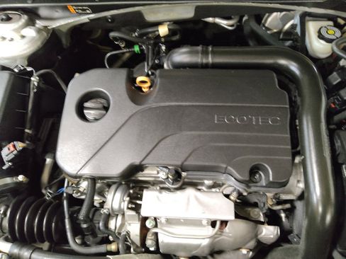 Used 2021 Chevrolet Malibu LT FWD image 30