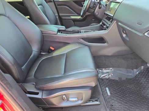 Used 2019 Jaguar F-PACE Premium image 42