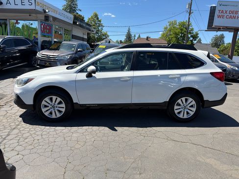 Used 2018 Subaru Outback 2.5i Premium AWD/4WD image 3