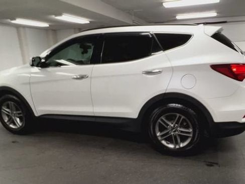 Used 2017 Hyundai Santa Fe Sport FWD image 6