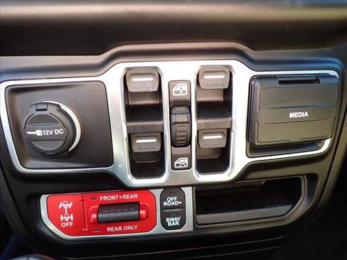Used 2020 Jeep Gladiator Rubicon AWD/4WD image 15