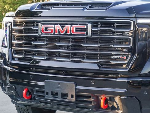 Used 2025 GMC Sierra 2500 AT4 w/ AT4 Premium Plus Package image 8