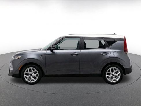 Used 2025 Kia Soul LX w/ LX Technology Package FWD image 4