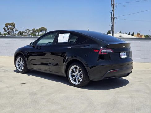 Used 2023 Tesla Model Y AWD image 6
