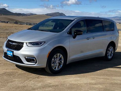 New 2026 Chrysler Pacifica Limited image 4
