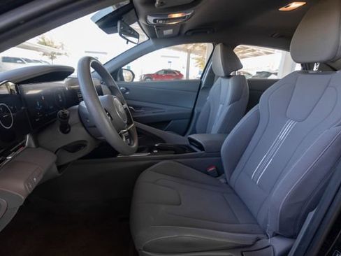 Used 2024 Hyundai Elantra SEL image 8