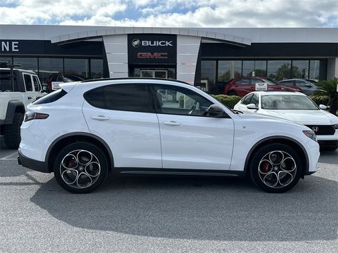 Used 2024 Alfa Romeo Stelvio Ti image 8