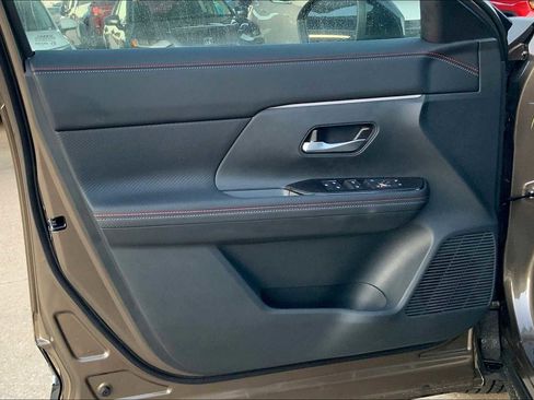 New 2026 Nissan Kicks SR image 10