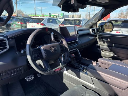 Used 2025 Toyota Sequoia Platinum image 11