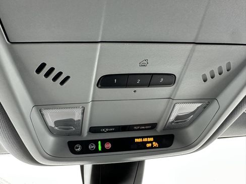 Used 2021 Chevrolet Blazer LT image 38