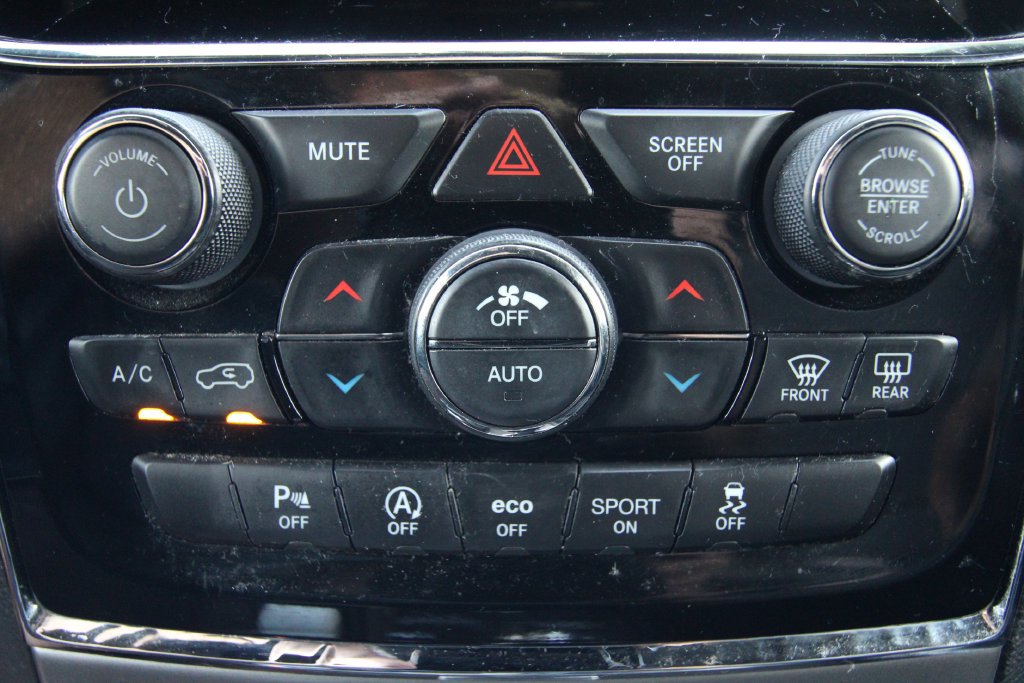Used 2020 Jeep Grand Cherokee Limited w/ Premium Lighting Group AWD/4WD image 28