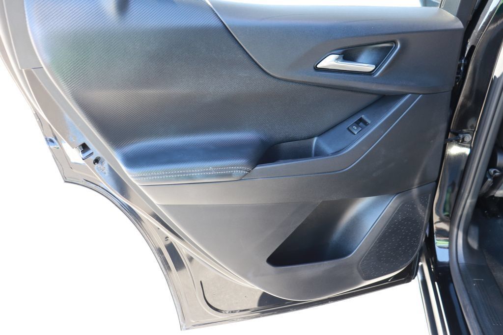 Used 2026 Chevrolet Equinox LT FWD image 12