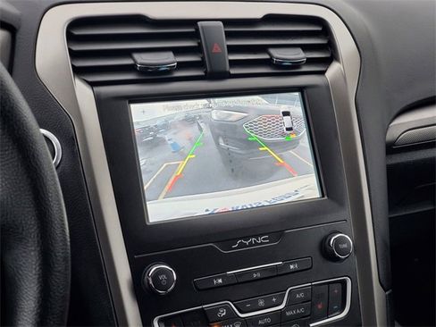 Used 2020 Ford Fusion SE image 19