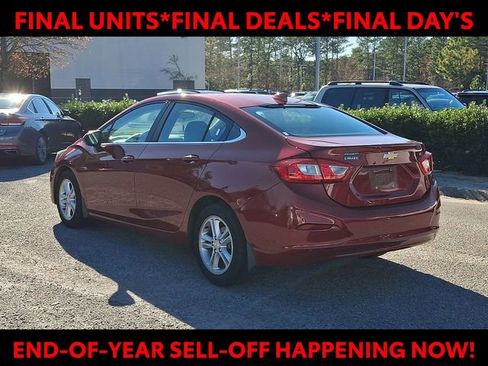 Used 2017 Chevrolet Cruze LT w/ Sun And Sound Package image 5