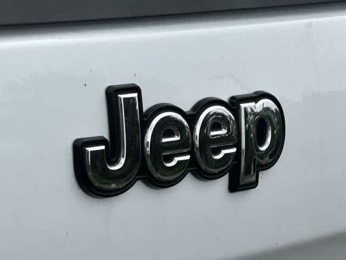 Used 2018 Jeep Cherokee Latitude AWD/4WD image 15