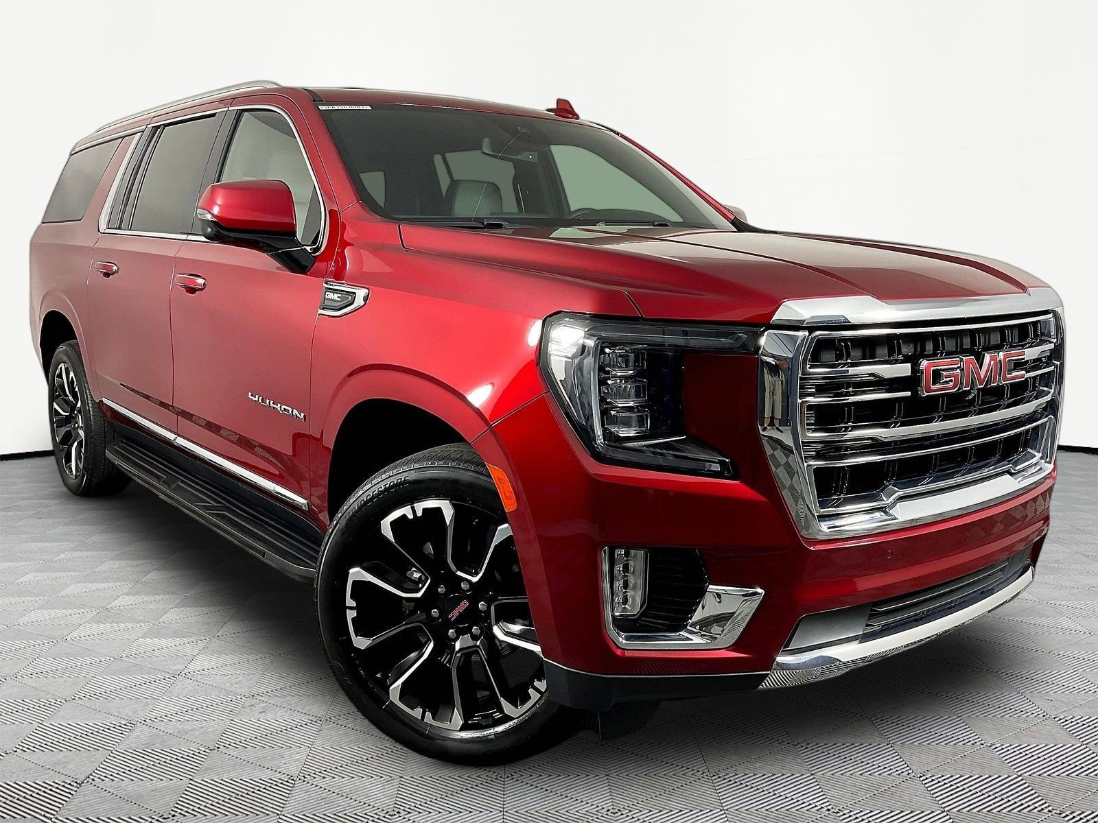 Used 2023 GMC Yukon XL SLT w/ SLT Premium Package AWD/4WD image 3