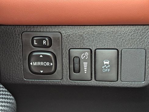 Used 2015 Toyota RAV4 Limited image 26