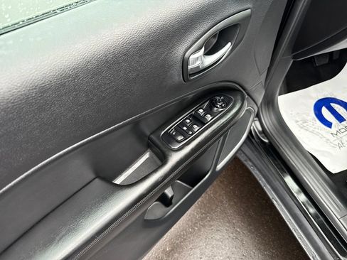 Used 2021 Jeep Compass Latitude FWD image 11