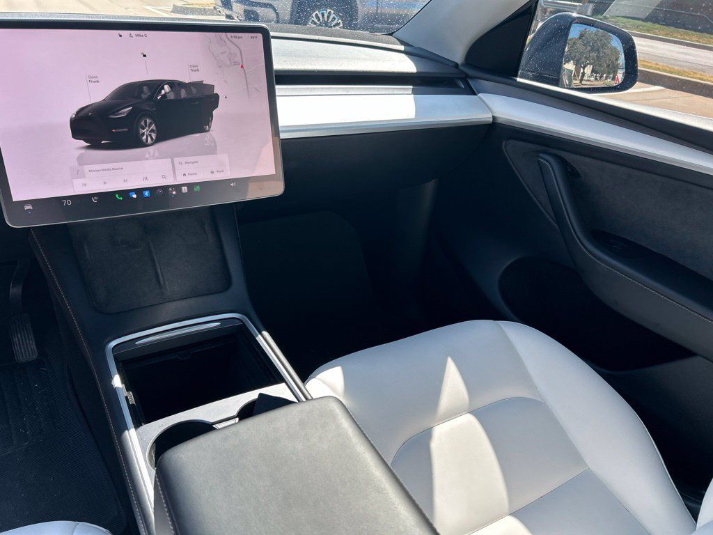 Used 2023 Tesla Model Y AWD image 11