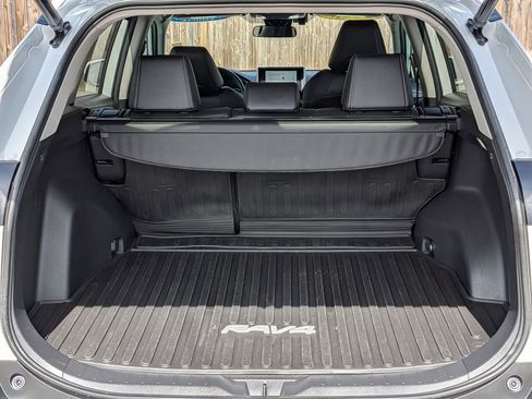 Used 2023 Toyota RAV4 XLE Premium image 13