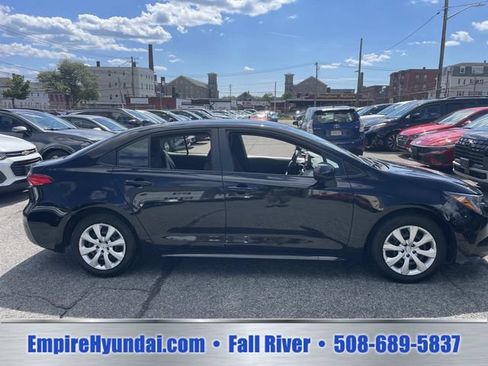 Used 2025 Toyota Corolla LE FWD image 3