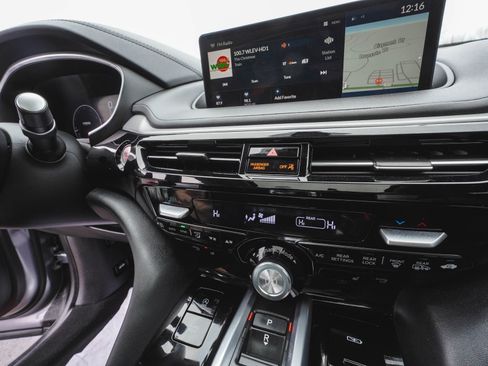 Used 2023 Acura MDX SH-AWD w/ Technology Package image 21