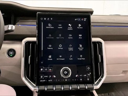 Used 2025 GMC Acadia Denali w/ Super Cruise Package image 29