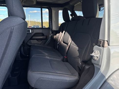 Used 2025 Jeep Wrangler Unlimited Sahara AWD/4WD image 46