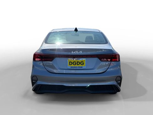 Used 2024 Kia Forte LXS w/ LXS Technology Package FWD image 4