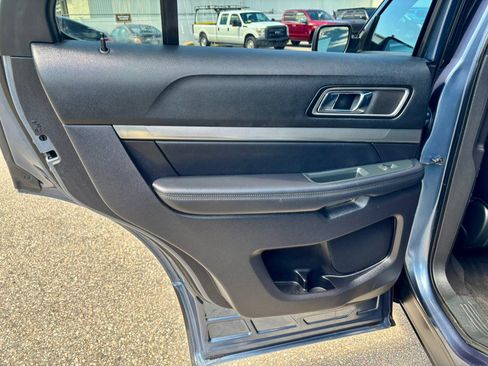 Used 2019 Ford Explorer XLT w/ Equipment Group 202A AWD/4WD image 21