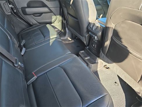 Used 2018 Jeep Wrangler Unlimited Sahara image 13