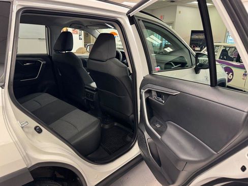 Used 2025 Toyota RAV4 XLE AWD/4WD image 22