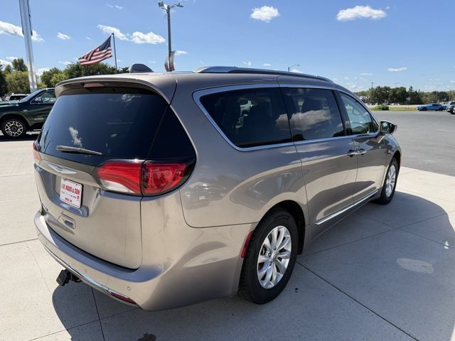 Used 2018 Chrysler Pacifica Touring-L Plus FWD image 7