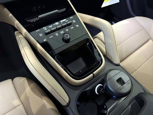 New 2026 Porsche Cayenne image 20