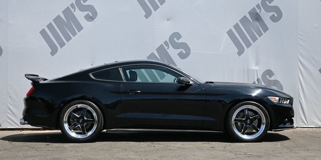 Used 2017 Ford Mustang GT Premium w/ Black Accent Package RWD image 4