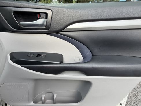 Used 2018 Toyota Highlander XLE FWD image 44