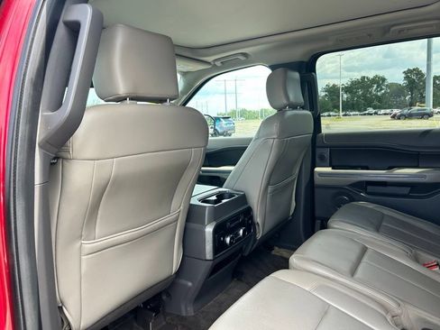 Used 2018 Ford Expedition Max XLT w/ Equipment Group 202A AWD/4WD image 18
