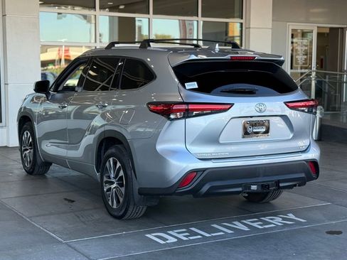 Used 2022 Toyota Highlander XLE image 9