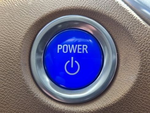 Used 2018 Chevrolet Volt Premier w/ Driver Confidence Package FWD image 18