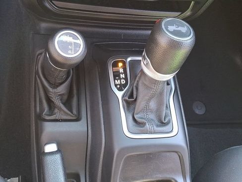 Used 2022 Jeep Wrangler Unlimited Sport AWD/4WD image 16