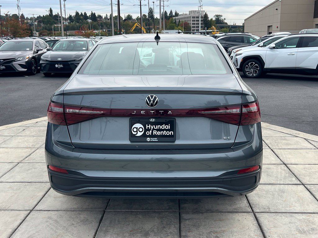 Used 2025 Volkswagen Jetta SE FWD image 6