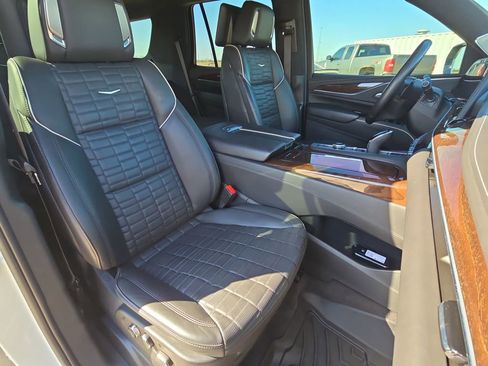 Used 2022 Cadillac Escalade Premium Luxury Platinum image 10